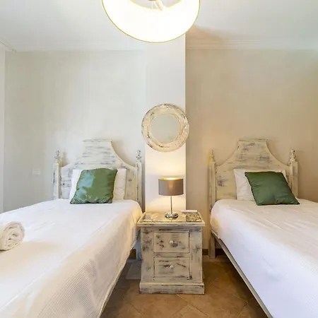 Moises アルブフェイラ