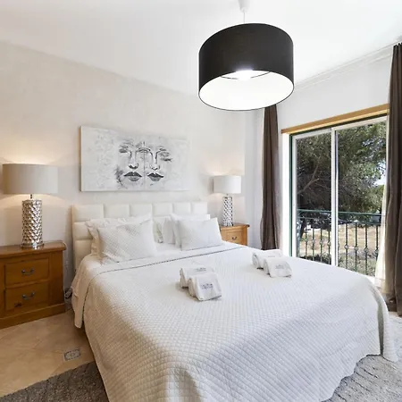 Moises * Αλμπουφέιρα